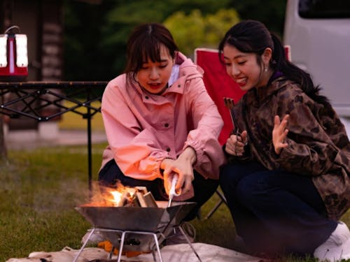 焚火を囲みながら地元の方と交流@焚火NIGHT