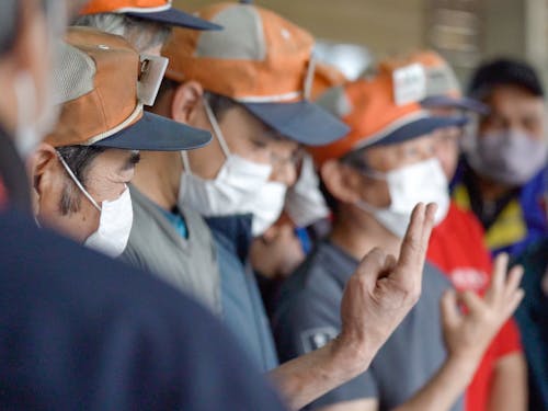 指で会話する仲買人さんがカッコイイ!