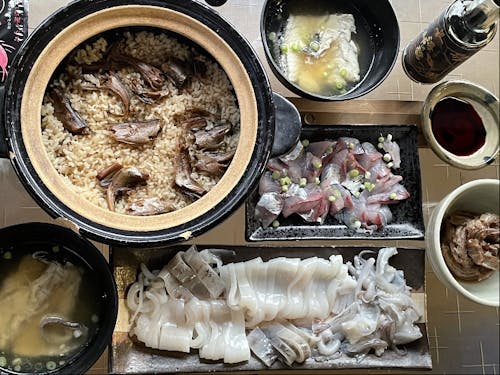 豪華な朝ごはんの完成!いただきます!めっちゃ茶色だけどおいしいです!