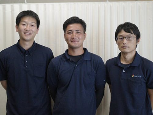 左から:営業部営業課 藤岡裕也さん/生産部 谷山友岳さん/製造部生産管理課 浜口星さん