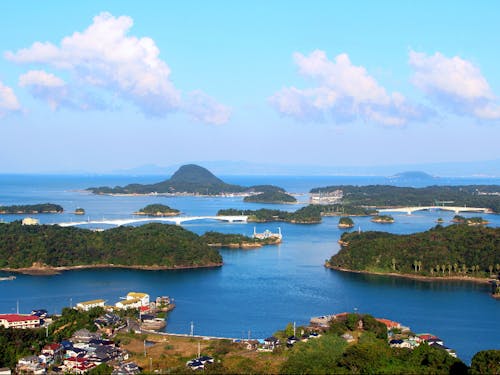 海、山、里の自然豊かで独自の食文化や温泉などの魅力満載