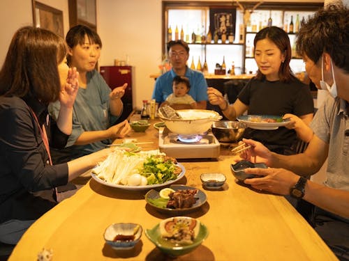 最後はみんなですっぽんに舌鼓。ぷりんぷりんでおいしい