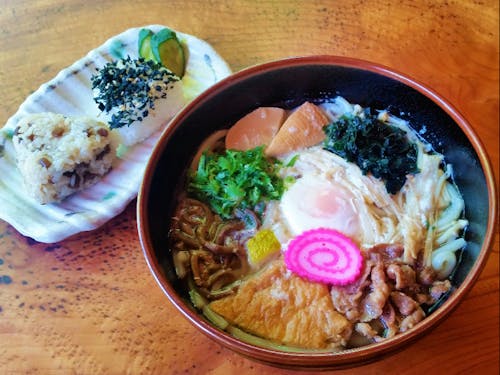 一番人気の具沢山「しこたまうどん」