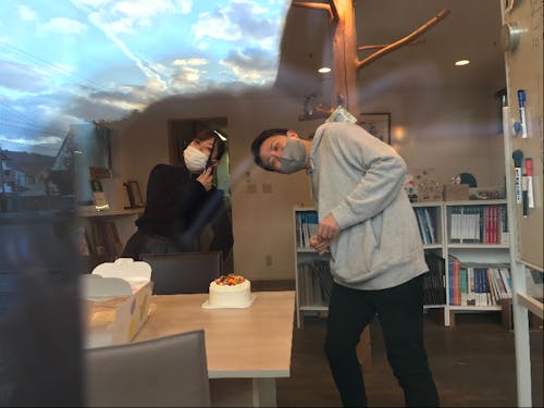 お仕事はキリッと、ゆるめるとこはアットホームに。