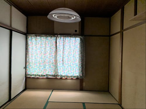 【before】壁は砂壁、床は畳敷きの和風住宅