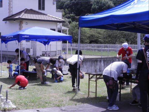イベント「天然石探し」の様子