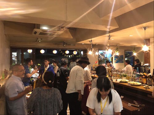 立食パーティーで仲間作り