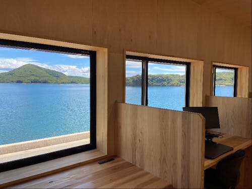 目の前には海が広がります。