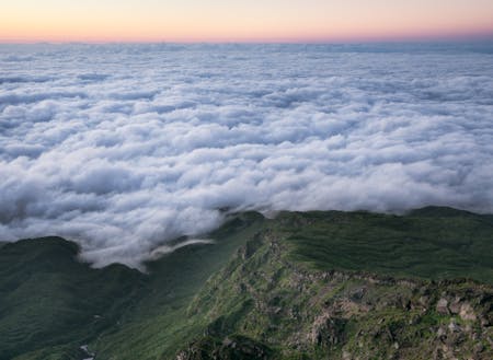 鳥海山の山頂から見る雲海