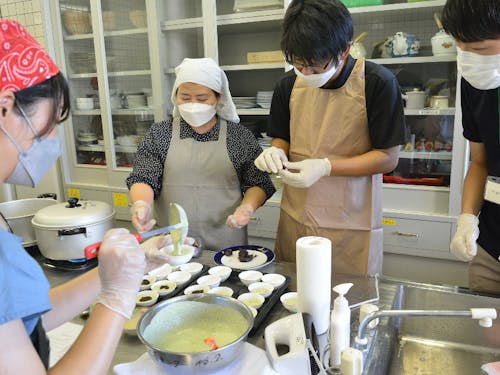 体験例(郷土菓子づくり)他にかぎ引き祭りオリジナル竹細工、身近なSDGsなど雨天時可メニューも準備中。各回(10月、12月、2月)別のものを複数用意します。