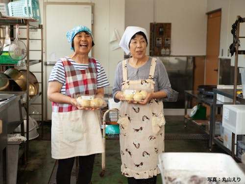 高山村でお饅頭をつくる「ひまわりグループ」のお母さん