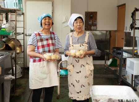 高山村でお饅頭をつくる「ひまわりグループ」のお母さん