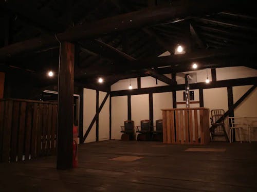 元地域おこし協力隊が運営する民宿に宿泊(写真は大部屋)