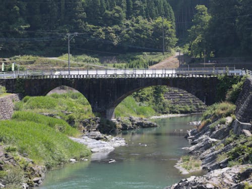 八女には矢部川・星野川、その支流が流れており、夏は家族や友人と水遊びをする姿が良く見られます。