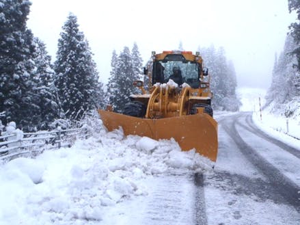 道路での除雪作業