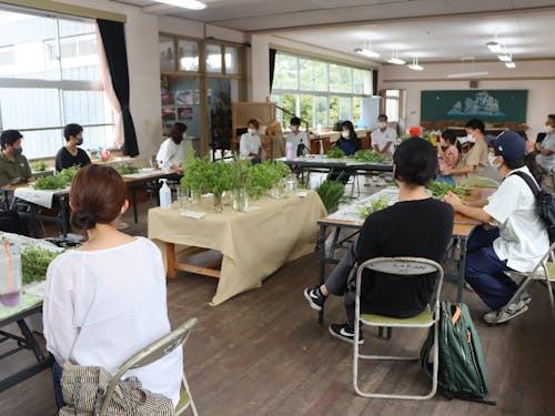 和田さんのお話を伺うみなさん