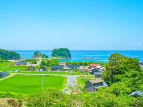 海と里が近い自然豊かな地域です