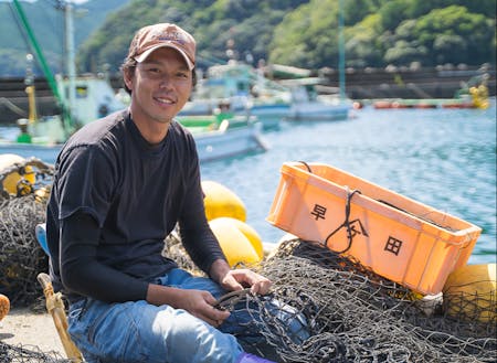 21歳の時に大阪から早田町へ移住した漁労長の中井 恭佑さん（34） 現在は家庭を持ち、3人の子供らと共に暮らしている。