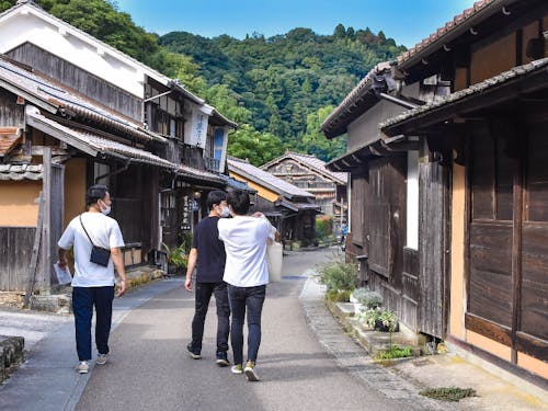 地元のガイドが大森町をご案内!