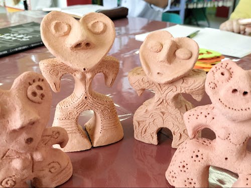 ワークショップで一緒に「ハート型土偶」作りを楽しみましょう