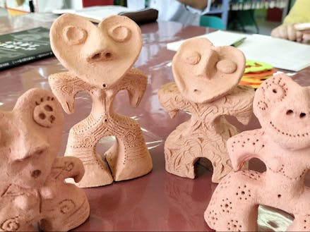 ワークショップで一緒に「ハート型土偶」作りを楽しみましょう