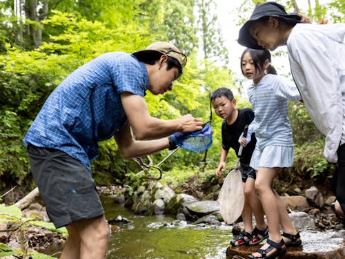なべくら高原・森の家では自然体験プログラムを開催