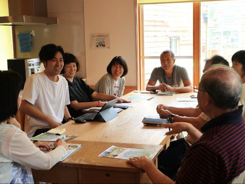 移住者も地域のお店の方々も”ごちゃまぜ”でワイワイ