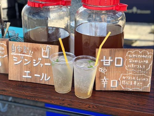 「生姜の6次産業化のきっかけに..」とコーディネーターがジンジャーエールを試作中