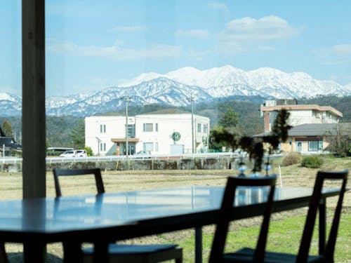 立山連峰を仰ぎながら