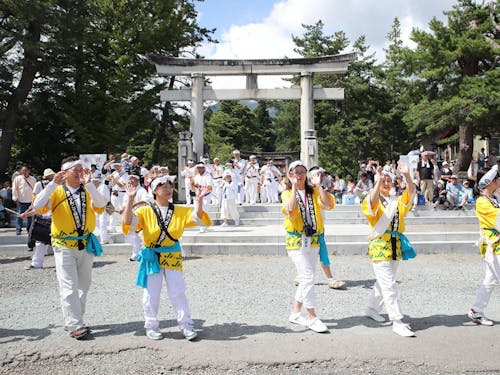 五穀豊穣を祈願する「お山参詣」に隊員も参加
