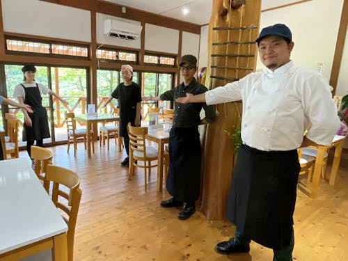 Uターン移住後にレストランをオープンさせた佐藤さんに限定メニューを作っていただきます。