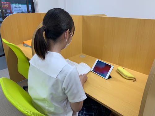 映像授業も使用し、効率的に学習します。