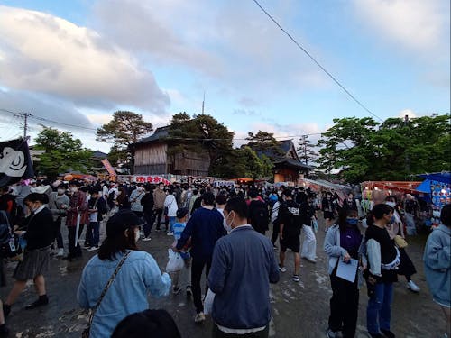 多くの露店がにぎわう夏のお祭り
