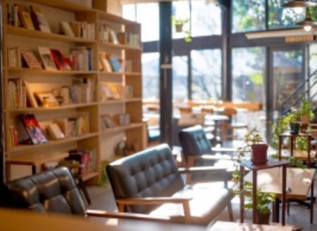 ロングステイ歓迎なブックカフェ「木と本」