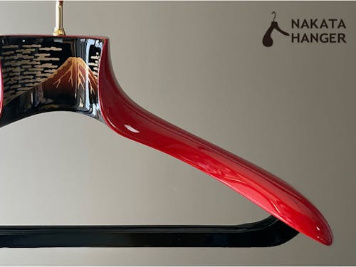 国内唯一の木製ハンガーメーカー「ナカタハンガー」