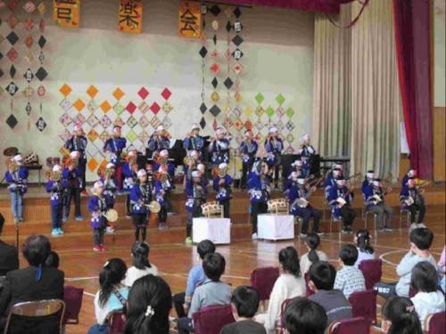 地域の方々に教えてもらうお囃子、しっかりと地域の文化を受け継いでいきます