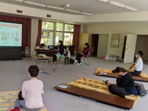 乳幼児の虫歯予防教室の風景