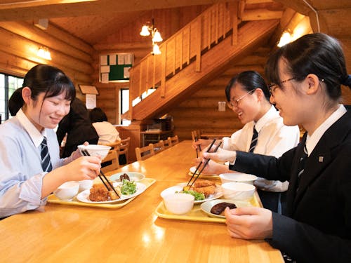 近大豊岡のおすすめスポット=ログハウス学食!!