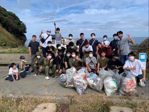 地域サークル活動でビーチクリーン