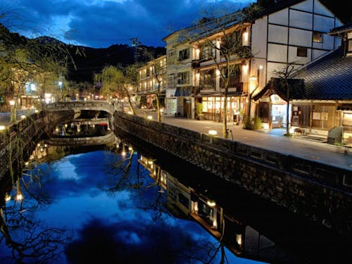 夜の城崎温泉街