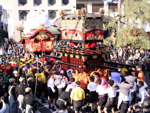 秋になるとまちを挙げての祭りがあります!