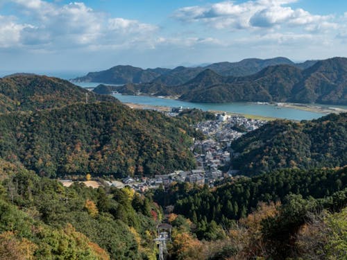 ロープウェイ山頂から見た城崎 海もすぐ側です☆
