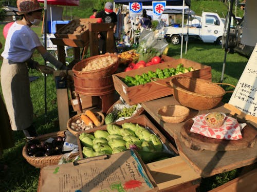 ほんまもん農産物の生産者さん達が出店するファーマーズマーケットもあります