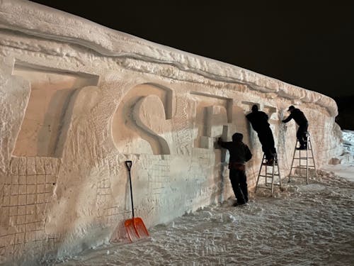 雪像作りをサポート!