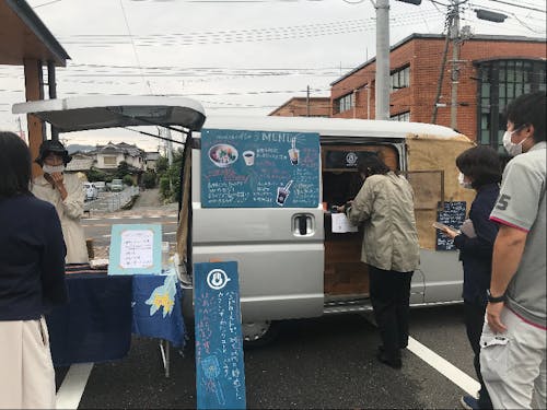庁舎前南側駐車場でキッチンカー出店中