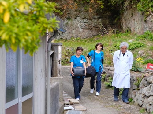 診療所に来られない患者様のお宅へ往診へ行きます