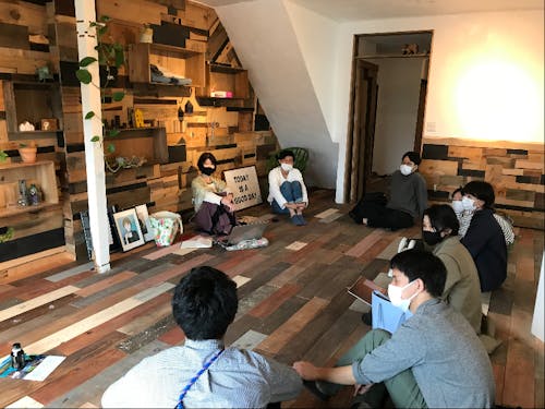 隊員どうしのミーティングは月に1回、みんなの活動場所などで！