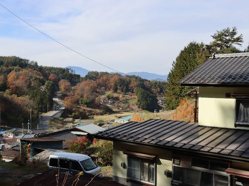 4軒目の丘の家からは遠くに山脈(中央アルプス)が望める