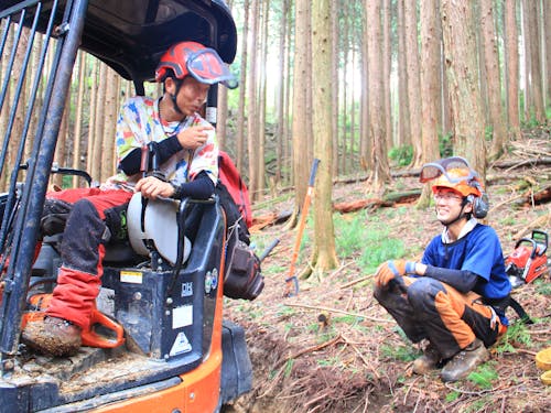 基本はチームでの施業。会話や声かけは必須