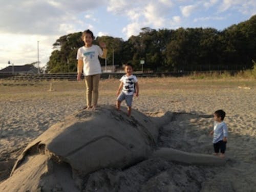 黒潮町で生まれ育つ山本さんのこどもたち。